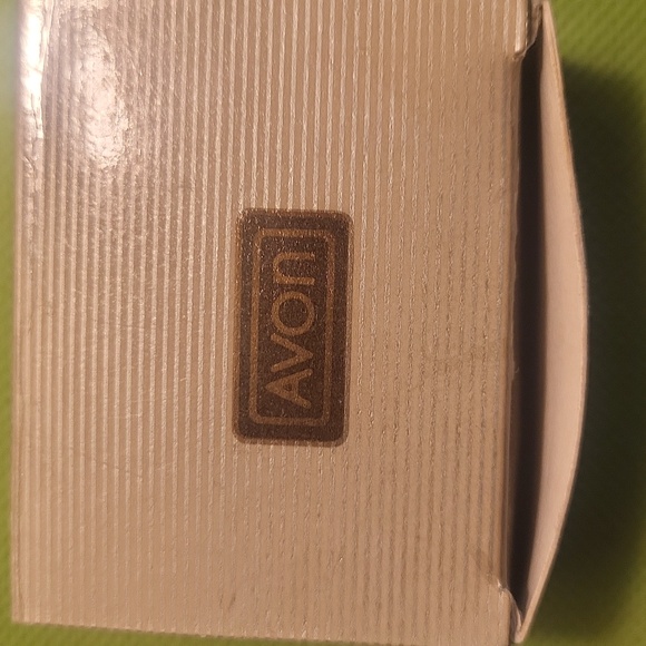 New In Box Avon faux pearl grape post earrings vintage frosted Grapes - Picture 2 of 3